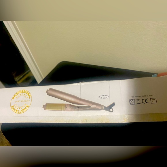 NWOT Twist straightening iron - Picture 7 of 12